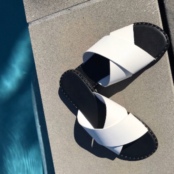 New white slide last one left size 8 - Picture 5 of 9